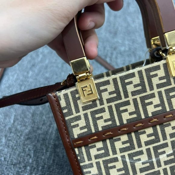 100% Authentic Fendi Shoulder Bag - Picture 7 of 16